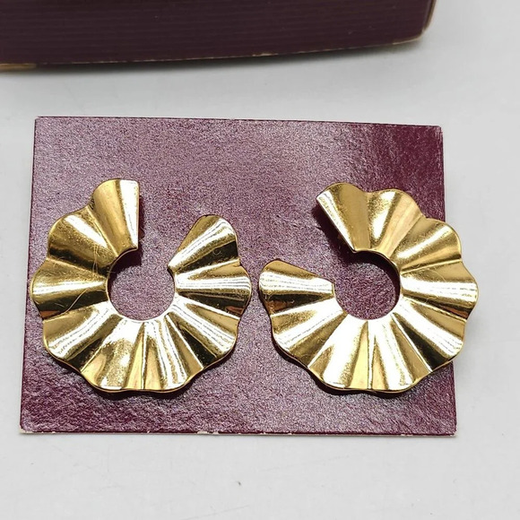 Avon Vintage 1986 Golden Crescent Pierced Earrings Gold Tone Crinkled Circles - Picture 2 of 5